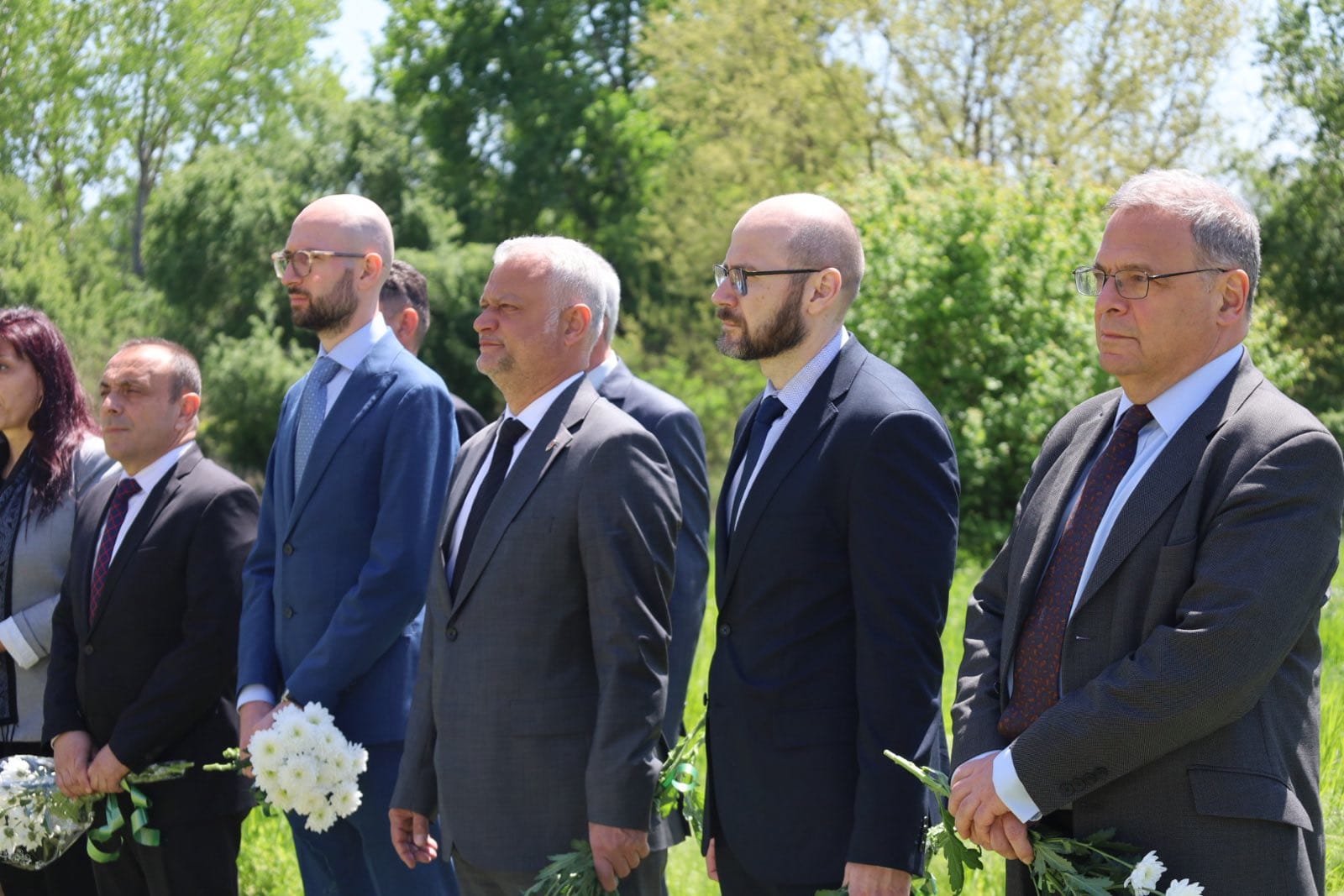 Служебните министри Янкулов, Дечев, Попов, Клисурски положиха венци в знак на почит към лагеристите от Белене