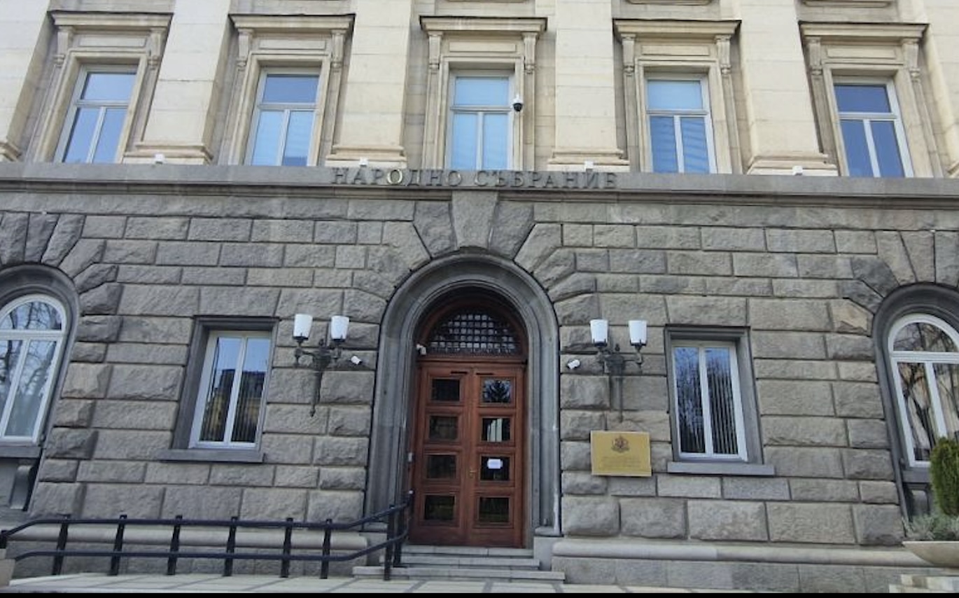 Битката срещу делата „шамари“ остана за след ваканцията на Народното събрание